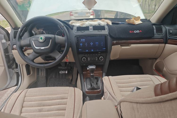 Used Skoda Octavia 2012 1.6L Automatic Yijun Edition Center Console