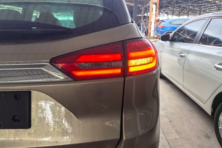 Used Geely Auto Emgrand X7 Sport 2016 1.8TD Automatic ZhiZun Version Right Rear Taillight