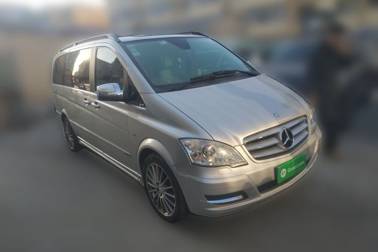 Used Mercedes-Benz Viano 2011 3.5L 125th Anniversary Edition 6 Seats Front Right 45 Deg