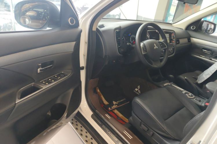 Used Mitsubishi Outlander (Import) 2014 2.4L 4x4 Deluxe Value Edition 7 Seats
