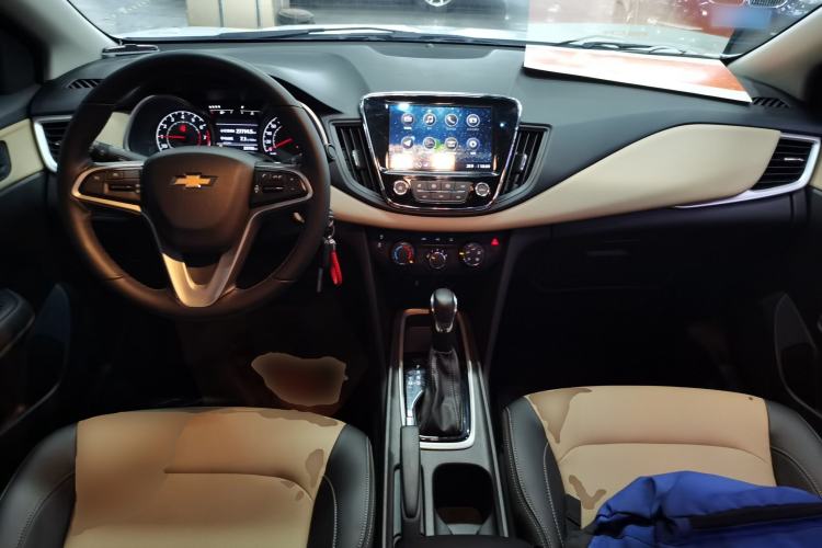 Used Chevrolet Monza 2020 320 Automatic Enjoyment Edition Center Console