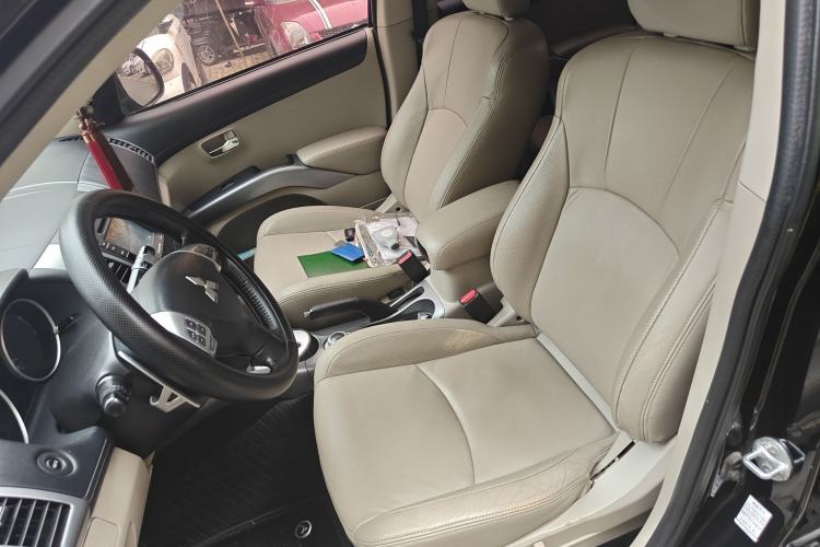 Used Mitsubishi Outlander 2012 Kijang 2.0 Urban Navigation Edition Left Front Seat