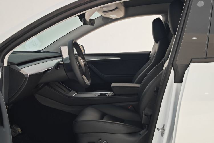 Used Tesla Model Y 2024 Rear-Wheel-Drive Version Interior 4