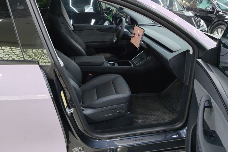 Used Tesla Model Y 2025 Rear-Wheel-Drive Version