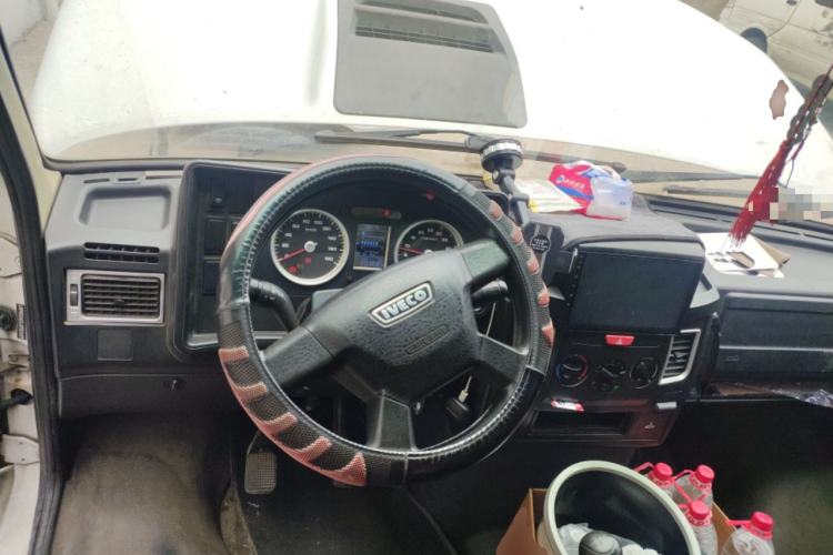 Used Iveco Daily 2017 2.5T A35 Passenger Van 5-7 Seats Model 47Z5