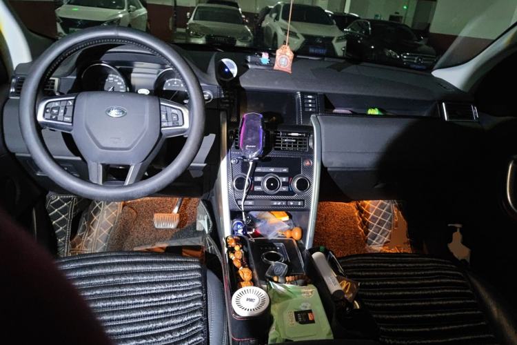 Used Land Rover Discovery Sport 2018 240 PS SE Version Center Console