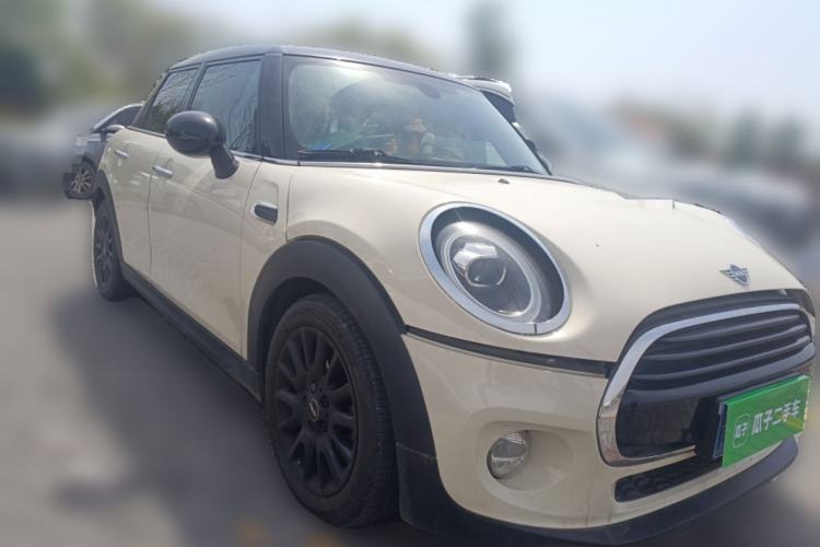 Used MINI 2018 1.5T COOPER Classic Edition Five-Door Version Front Right 45 Deg