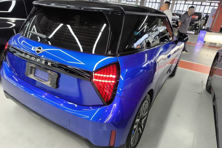 Used MINI Electric COOPER 2024 456km COOPER E Classic Edition Rear Right 45 Deg