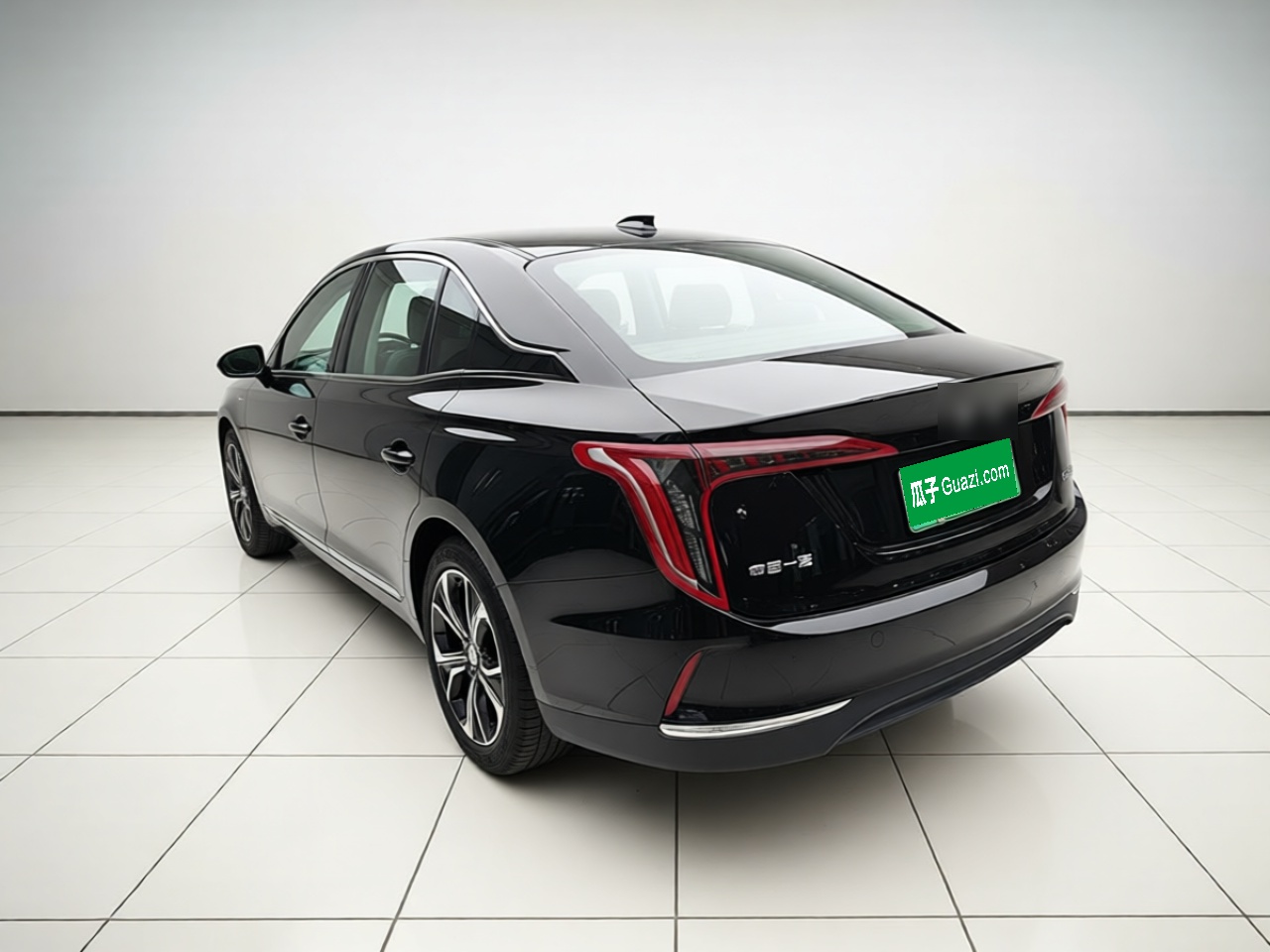 Hongqi E-QM5 2023 Base Travel Edition — снимка 4
