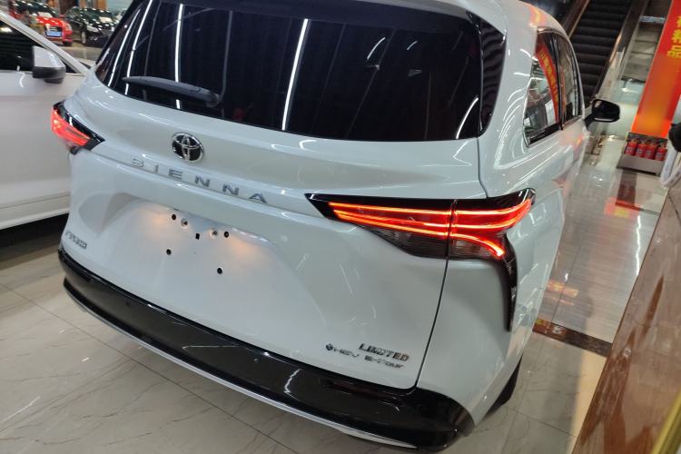 Used Toyota SIENNA 2024 2.5L Hybrid Four-Wheel Drive Prestige Edition Rear Right 45 Deg