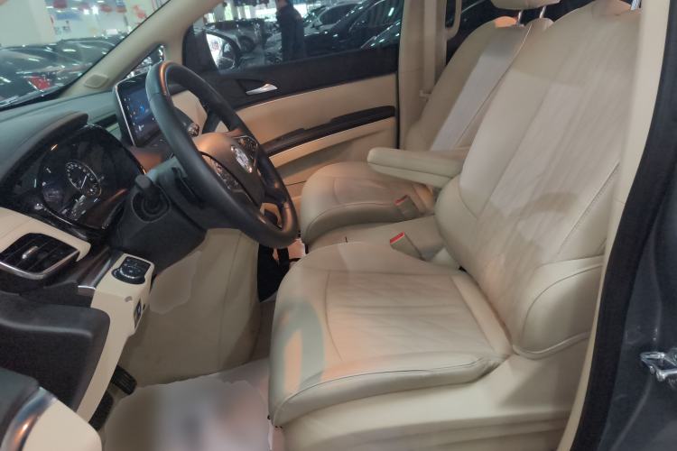 Used Buick GL8 2023 Facelifted Land Cruiser Executive Luxury Version
