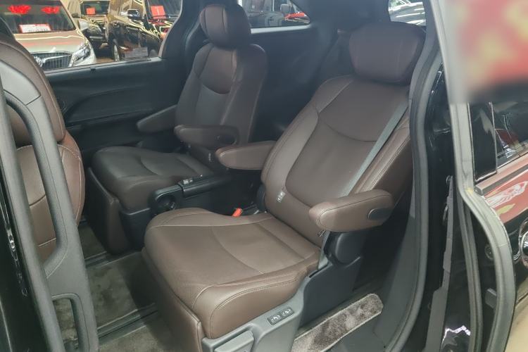 Used Toyota Sienna 2023 2.5L Hybrid Platinum Edition