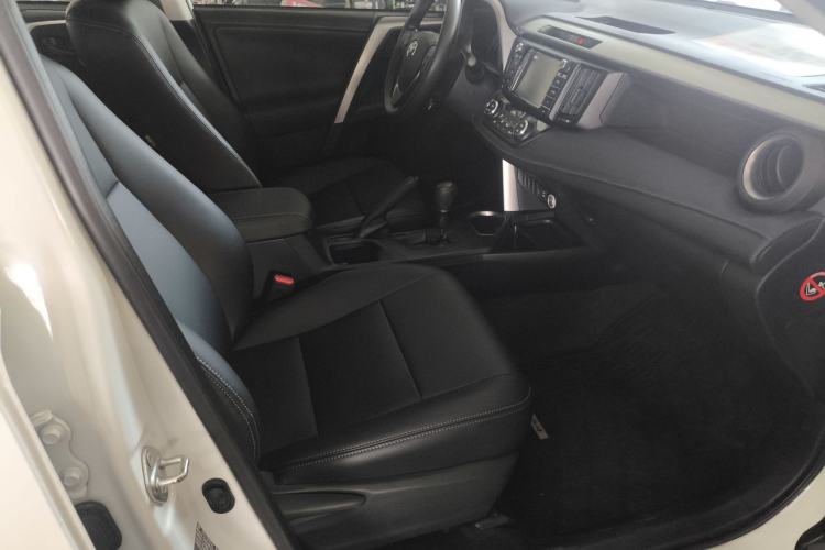 Used Toyota RAV4 2016 2.0L CVT Two-Wheel Drive Fashion Edition China V Standard