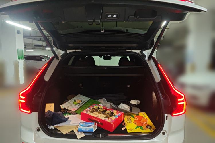 Used Volvo XC60 New Energy 2023 T8 Plug-in Hybrid Long-Range All-Wheel Drive Smart & Dynamic Enjoyment Edition Trunk