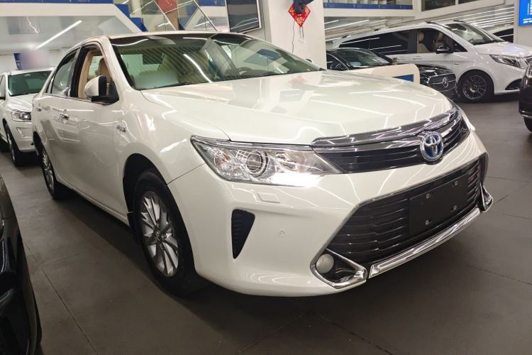 Used Toyota Camry 2016 Dual-Engine 2.5 HG 10th Anniversary Deluxe Navigation Edition Front Right 45 Deg