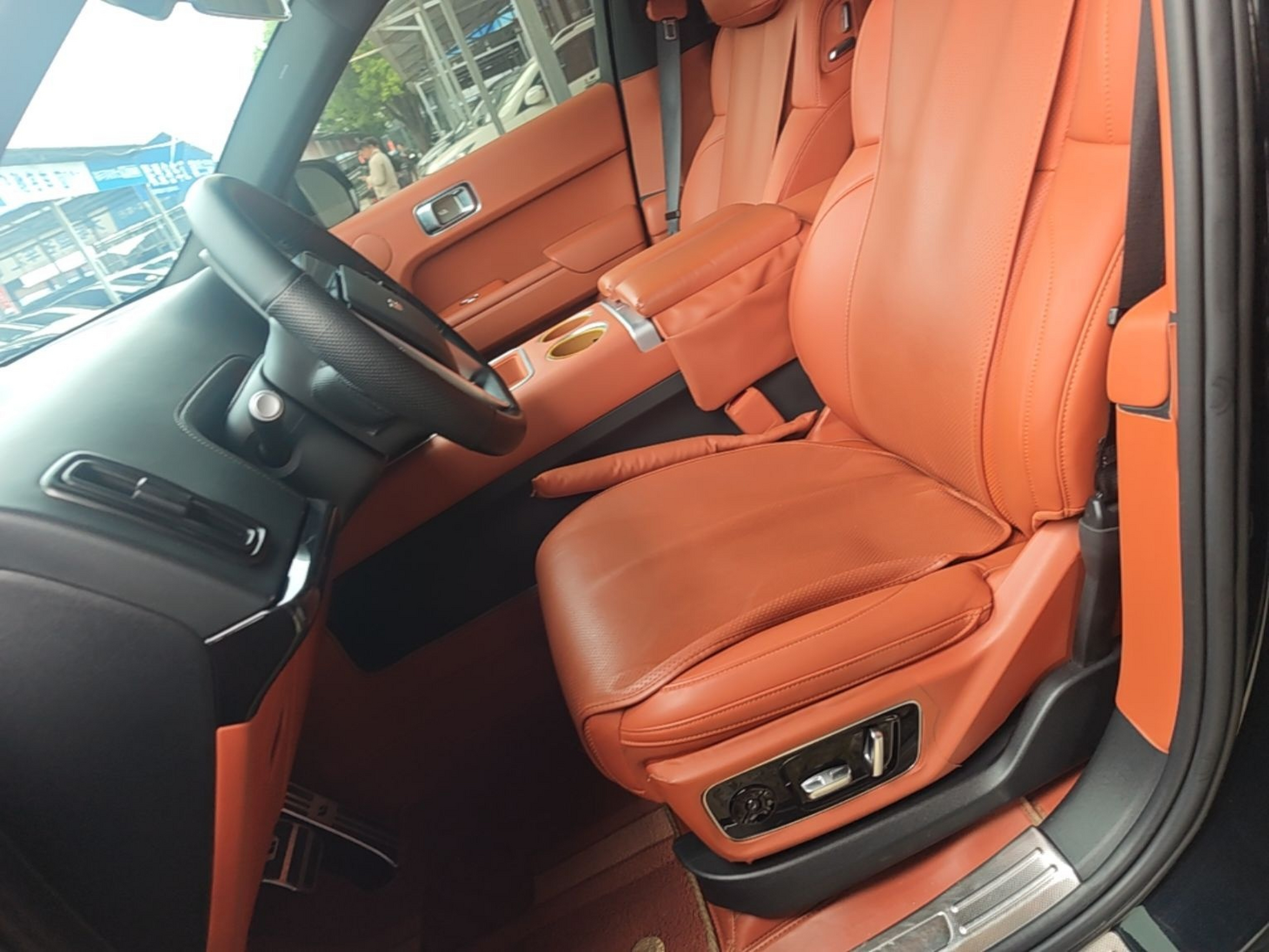 Переднее сиденье в автомобиле