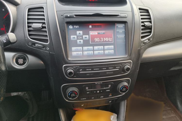 Used Kia Sorento 2013 2.4L 7-Seater Gasoline Luxury Version China IV Standard Audio And AC Panel