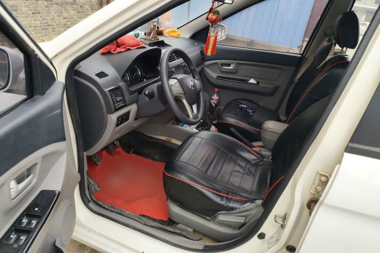 Used BAIC Weiwang M20 2014 1.5L practical type BJ415A Driver Seat