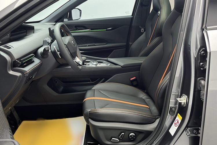 Used Changan UNI-V 2025 1.5T 500Bar Prestige Version