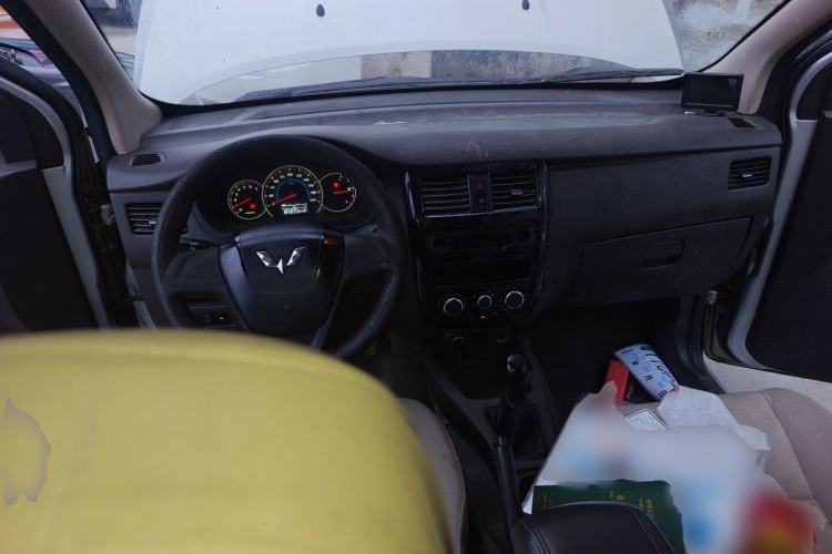 Used Wuling Rongguang V 2015 1.5L Standard Version