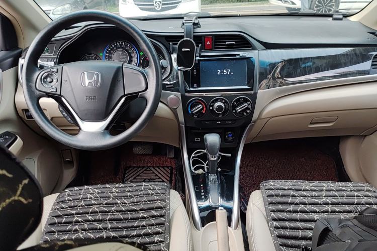 Used Honda Crider 2015 1.8L automatic luxury edition
