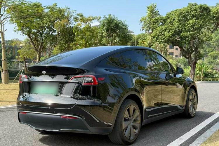 Used Tesla Model Y 2023 Long-Range All-Wheel-Drive Version