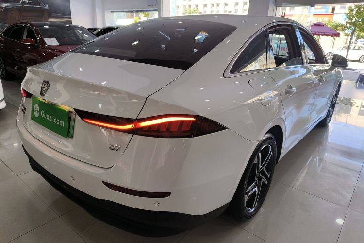 Used Roewe D7 2023 DMH 125km Superior Edition
