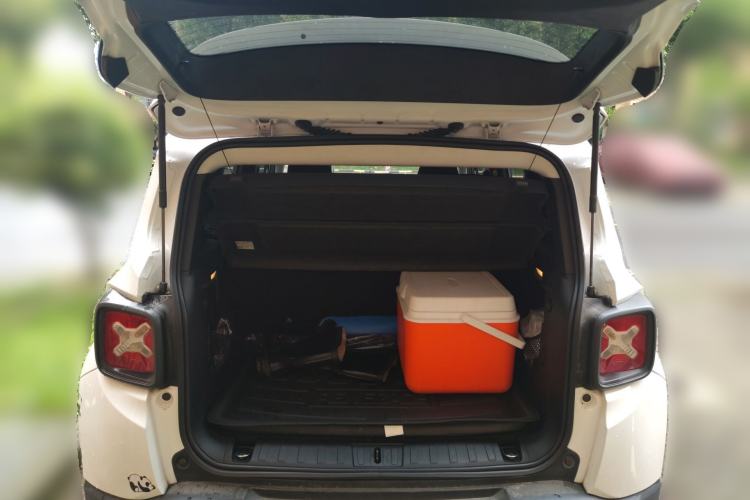 Used Jeep Renegade 2018 Connected Large Screen Version 180T Automatic High-Energy Edition Trunk