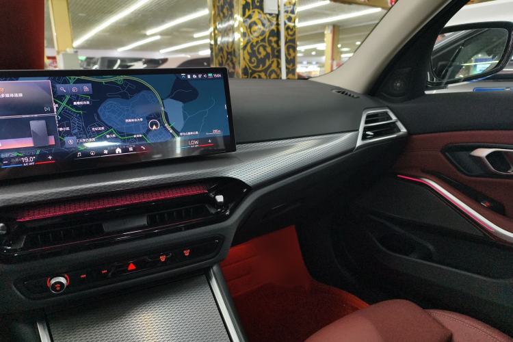 Used BMW 3 Series 2025 330Li M Sport Shadowline Package Audio And AC Panel