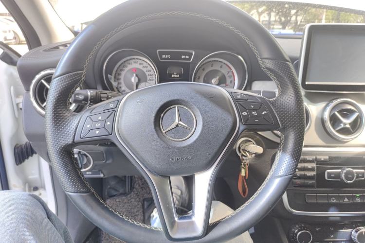 Used Mercedes-Benz GLA 2015 GLA 200 Fashion Model
