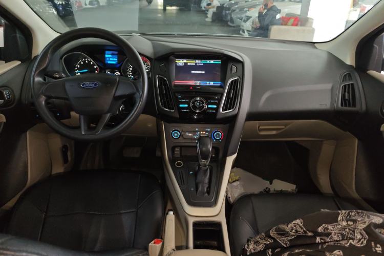 Used Ford Focus 2015 Sedan 1.6L Automatic Comfort Model Center Console