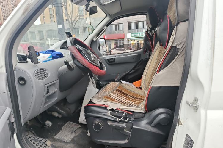 Used SAIC MAXUS Xintu V80 2021 2.0T Manual Classic Aoyuntong Short Wheelbase Ultra-Low Roof 5/6-Seater