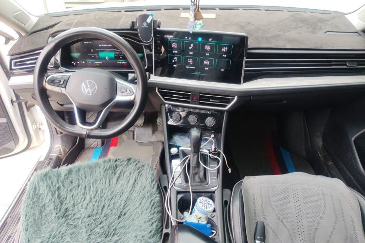 Used Volkswagen Sagitar 2023 300TSI DSG Excellence Edition Center Console