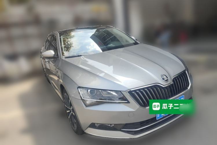 Used Skoda Superb 2018 TSI330 DSG Comfort Edition China VI Standard Front Right 45 Deg