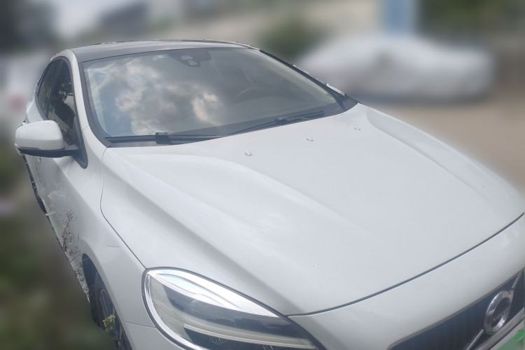 Used Volvo V40 2017 T3 Zhiyi Edition Front Right 45 Deg