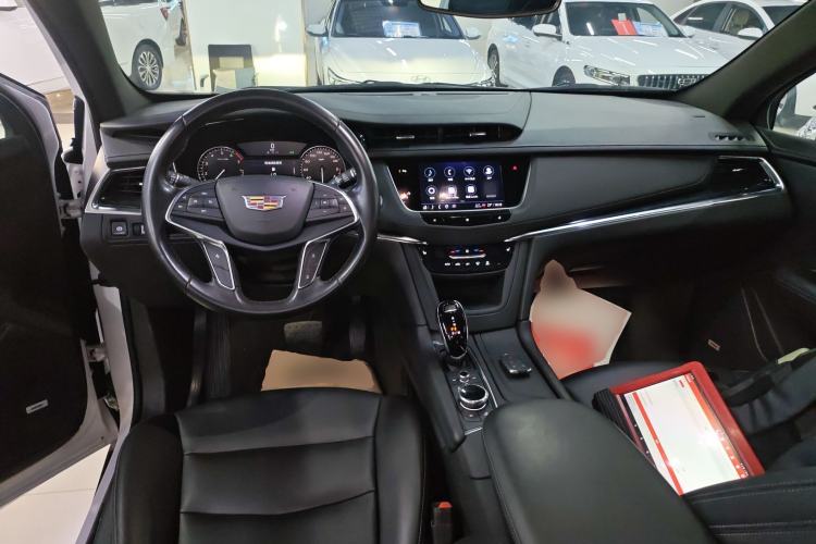 Used Cadillac XT5 2021 28T Luxury Model Center Console