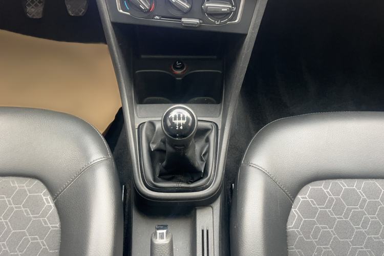 Used Volkswagen Santana 2015 1.6L Manual Comfort Edition