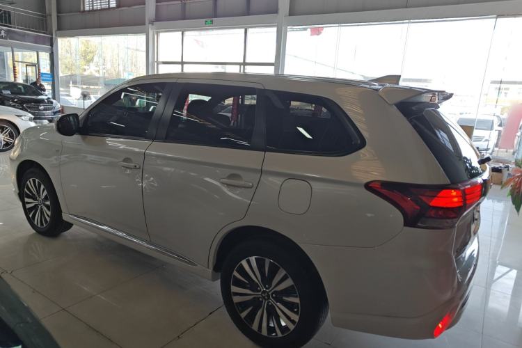 Used Mitsubishi Outlander 2021 Revised Version 2.0L Two-Wheel Drive Comfort Edition 5 Seats
