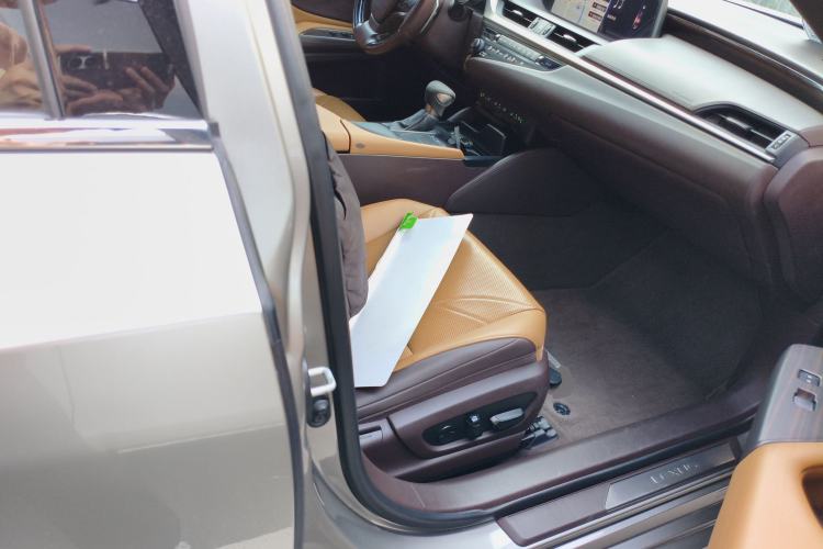 Used Lexus ES 2020 300h Executive Edition
