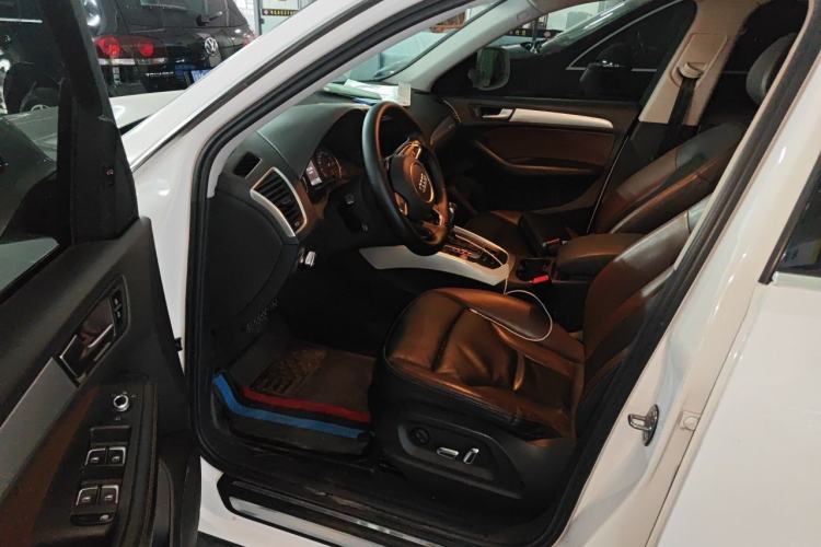Used Audi Q5 2018 Collector's Edition 40 TFSI Technology Model
