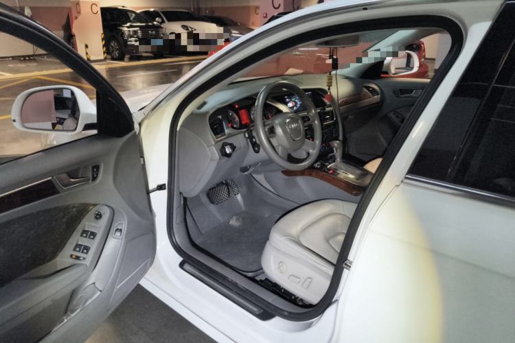 Used Audi A4L 2012 2.0 TFSI automatic Comfort trim level Driver Seat