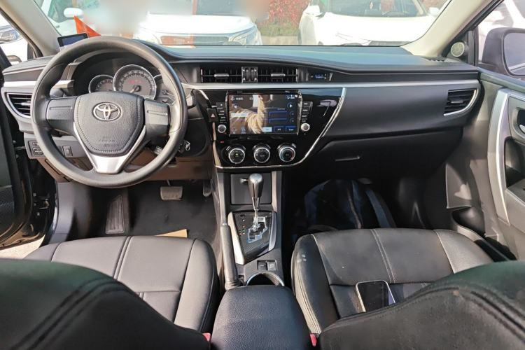 Used Toyota Corolla 2017 1.2T CVT GL Center Console