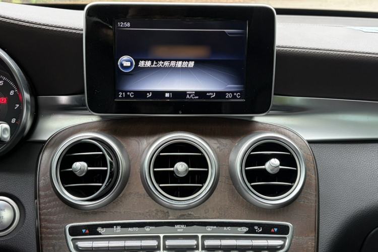 Used Mercedes-Benz GLC 2017 GLC 300 4MATIC Sport Edition Audio And AC Panel