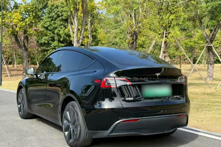 Used Tesla Model Y 2023 Long-Range All-Wheel-Drive Version