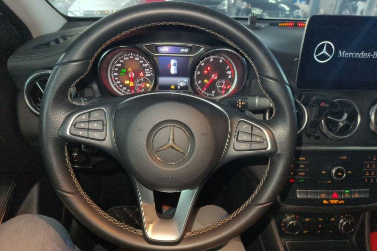 Used Mercedes-Benz GLA 2018 GLA 200 Fashion Model Steering Wheel