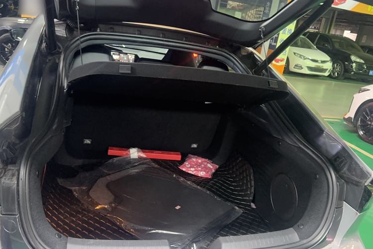 Used CHANGAN UNI-V 2024 1.5T Smart Navigation Version Trunk