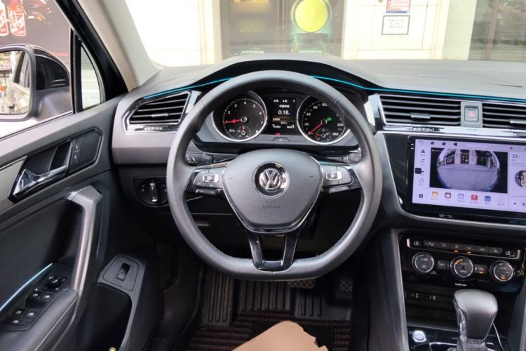 Used Volkswagen Tiguan L 2017 380TSI Automatic All-Wheel-Drive Luxury Edition Steering Wheel