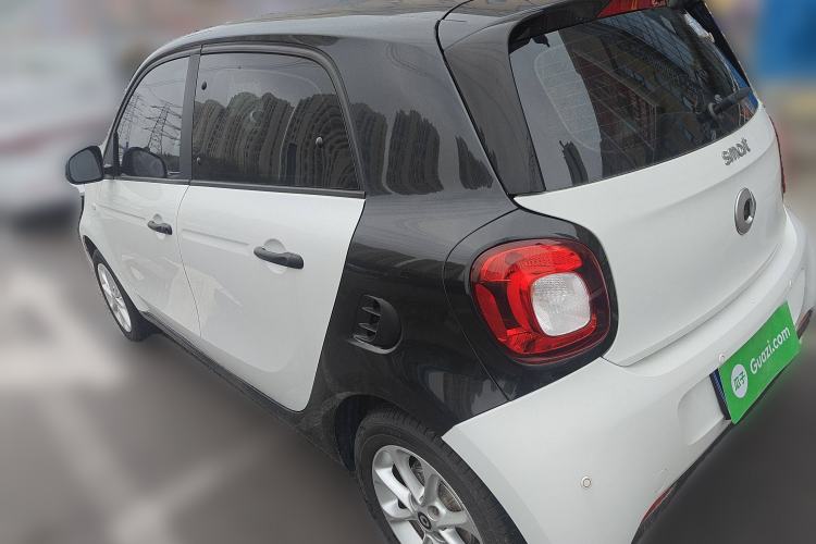 Used smart forfour 2018 1.0L 52 kW Dynamic Edition