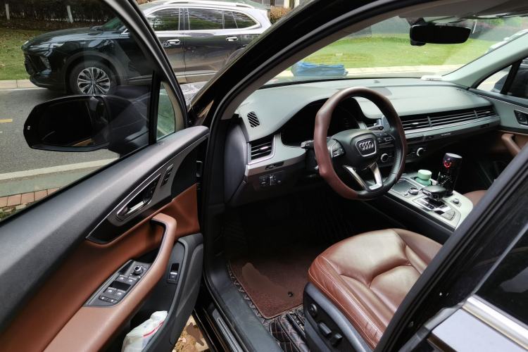 Used Audi Q7 2018 45 TFSI Technology Edition Driver Seat