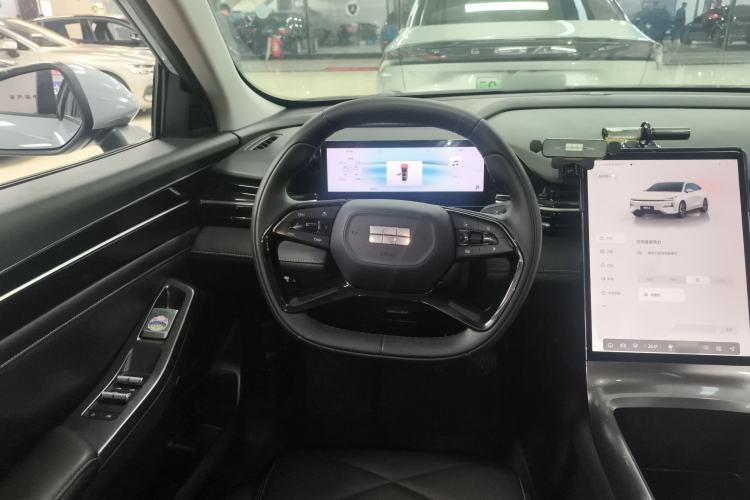 Used Geely Galaxy L6 2024 125km PLUS Dragon Edition
